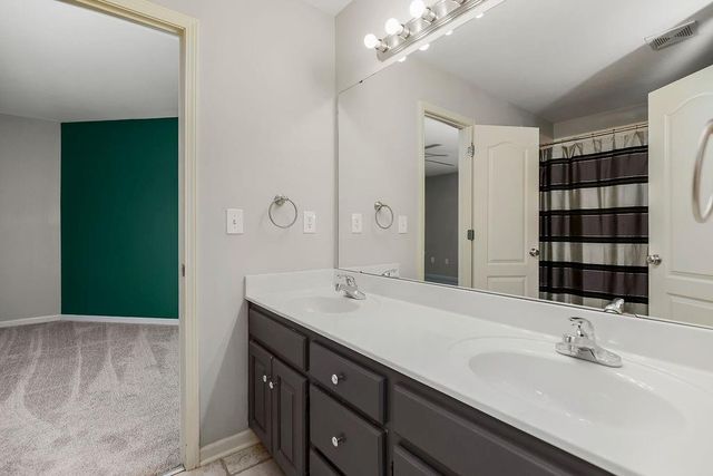 9105 N Kansas Court, Kansas City, MO 64156