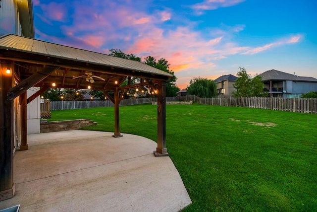9105 N Kansas Court, Kansas City, MO 64156
