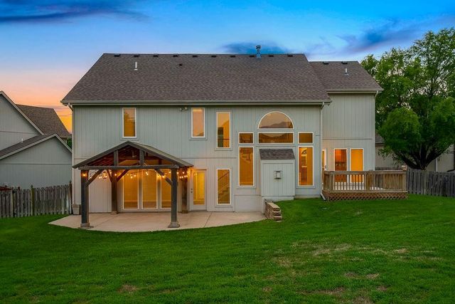 9105 N Kansas Court, Kansas City, MO 64156
