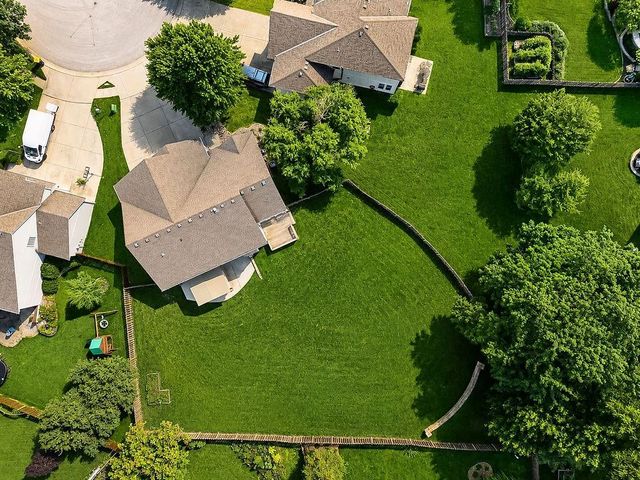 9105 N Kansas Court, Kansas City, MO 64156