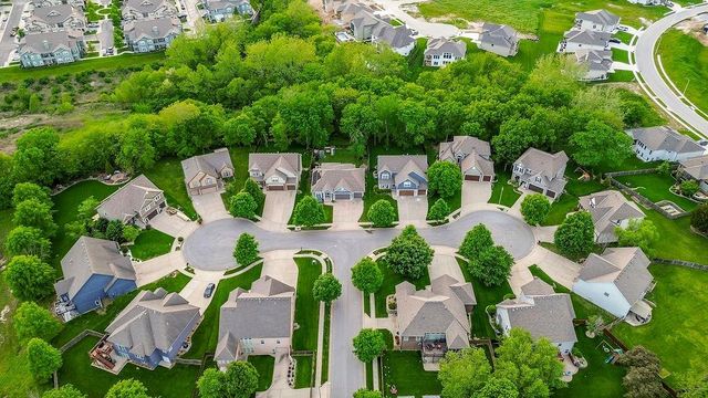 9105 N Kansas Court, Kansas City, MO 64156