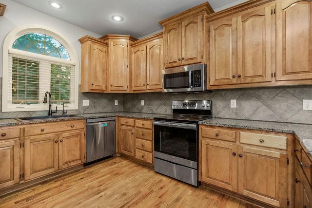 9105 N Kansas Court, Kansas City, MO 64156
