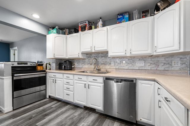 516 19TH ST NW, Minot, ND 58703