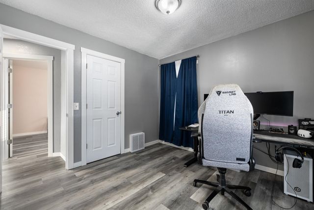 516 19TH ST NW, Minot, ND 58703