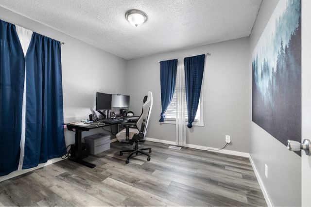 516 19TH ST NW, Minot, ND 58703