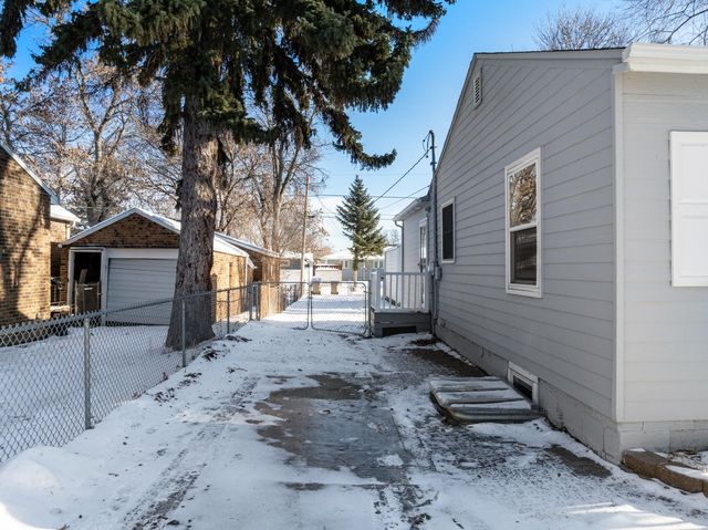 516 19TH ST NW, Minot, ND 58703