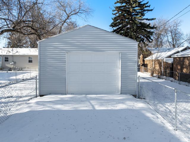 516 19TH ST NW, Minot, ND 58703