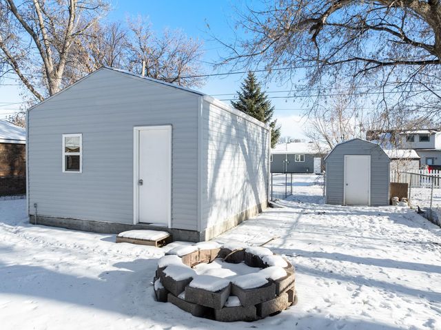 516 19TH ST NW, Minot, ND 58703