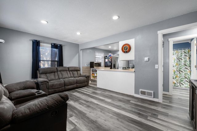 516 19TH ST NW, Minot, ND 58703