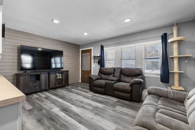 516 19TH ST NW, Minot, ND 58703