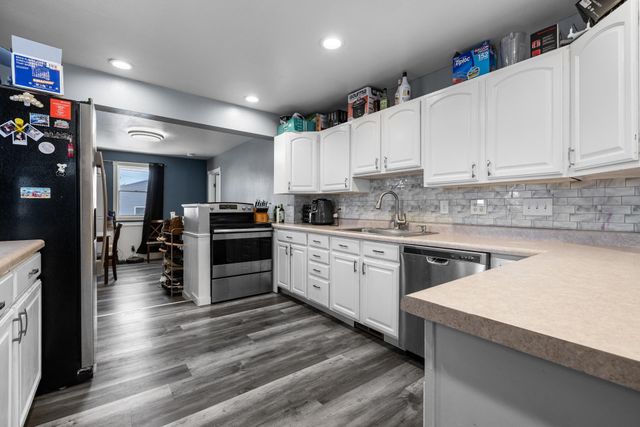 516 19TH ST NW, Minot, ND 58703