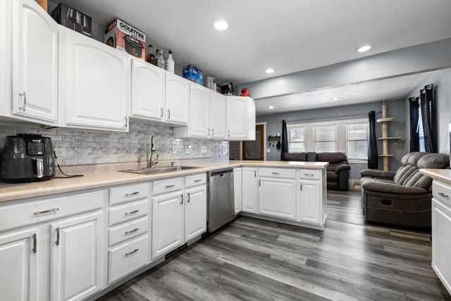 516 19TH ST NW, Minot, ND 58703