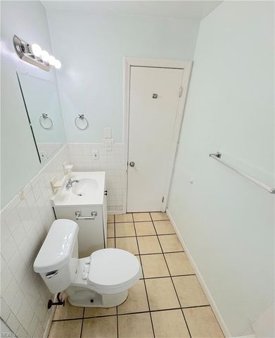 3872 Wake CIR A, Norfolk, VA 23518