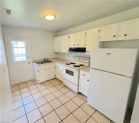 3872 Wake CIR A, Norfolk, VA 23518