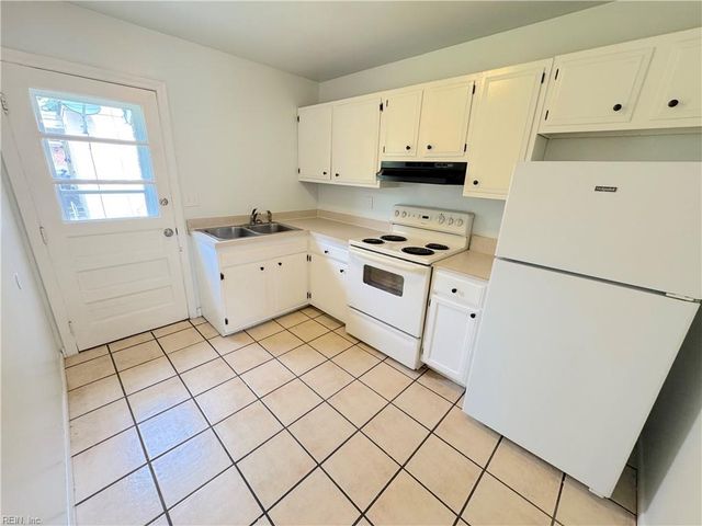 3872 Wake CIR A, Norfolk, VA 23518
