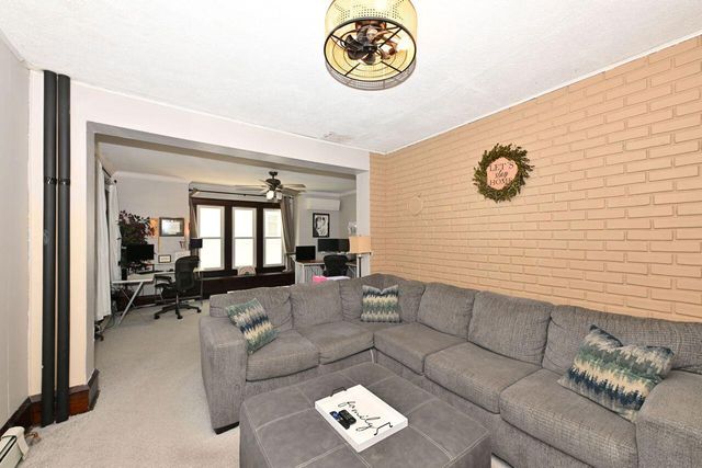 121 Washington AVENUE, Hartford, WI 53027