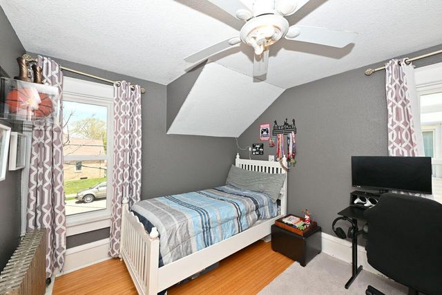 121 Washington AVENUE, Hartford, WI 53027