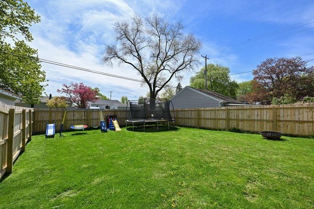 121 Washington AVENUE, Hartford, WI 53027