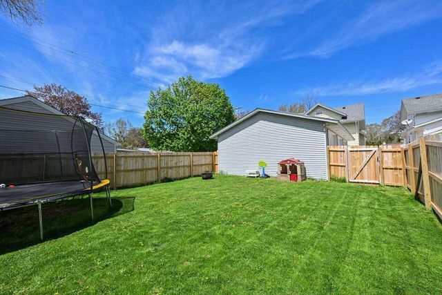 121 Washington AVENUE, Hartford, WI 53027