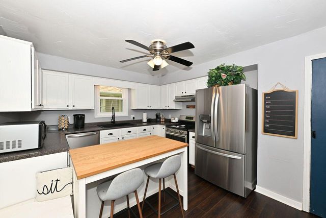 121 Washington AVENUE, Hartford, WI 53027