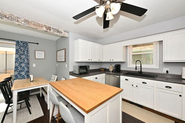 121 Washington AVENUE, Hartford, WI 53027