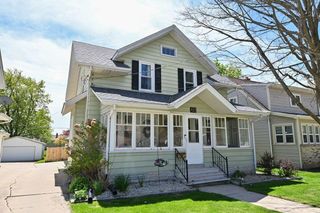 121 Washington AVENUE, Hartford, WI 53027