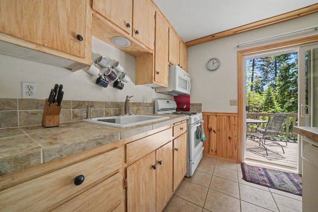 2693 Country Club Dr, Arnold, CA 95223