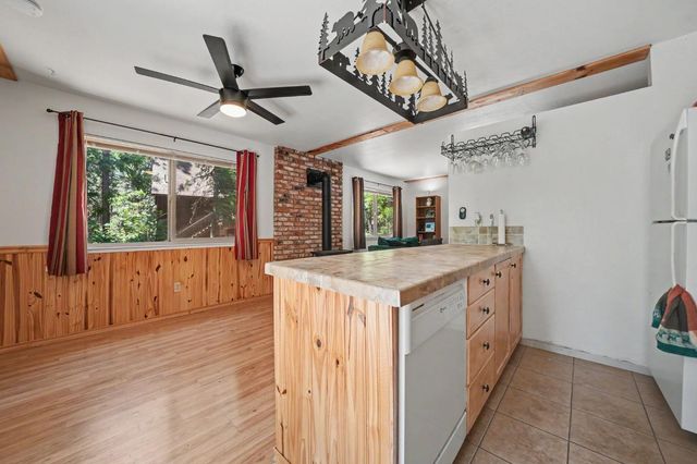 2693 Country Club Dr, Arnold, CA 95223