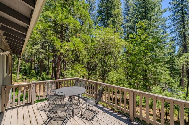 2693 Country Club Dr, Arnold, CA 95223