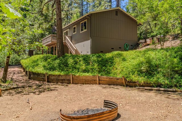 2693 Country Club Dr, Arnold, CA 95223