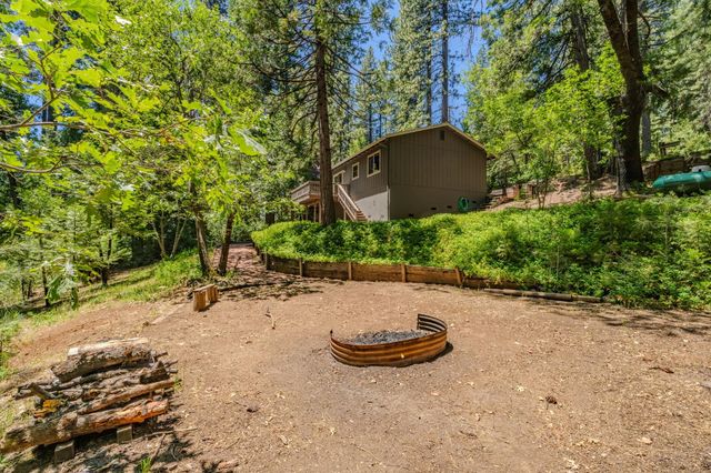 2693 Country Club Dr, Arnold, CA 95223