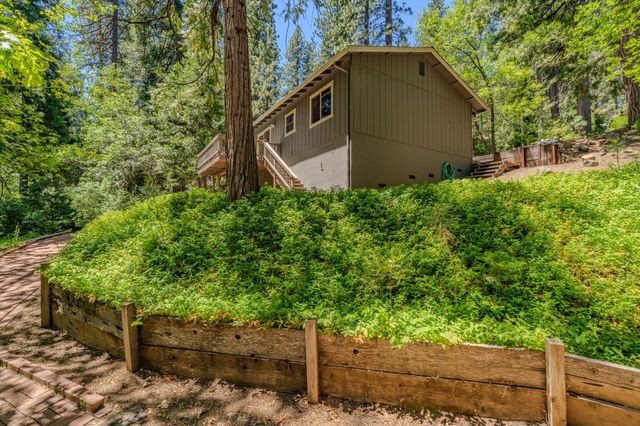 2693 Country Club Dr, Arnold, CA 95223