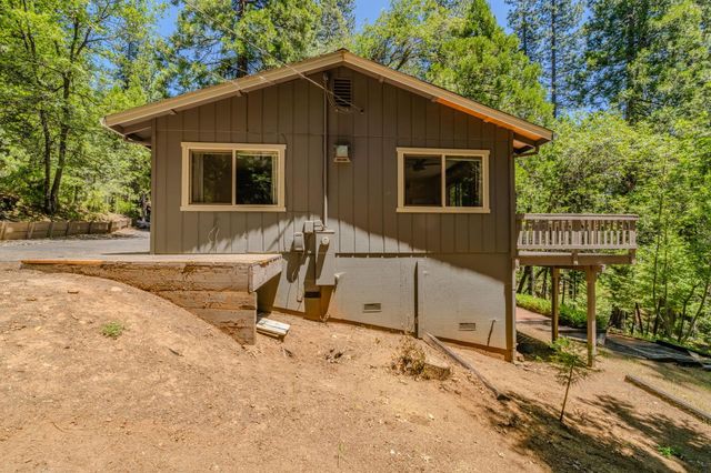 2693 Country Club Dr, Arnold, CA 95223