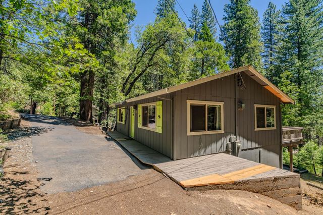 2693 Country Club Dr, Arnold, CA 95223