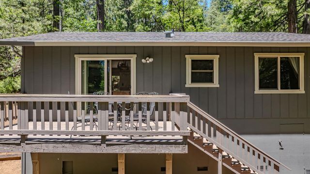 2693 Country Club Dr, Arnold, CA 95223