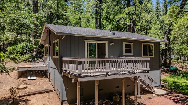 2693 Country Club Dr, Arnold, CA 95223