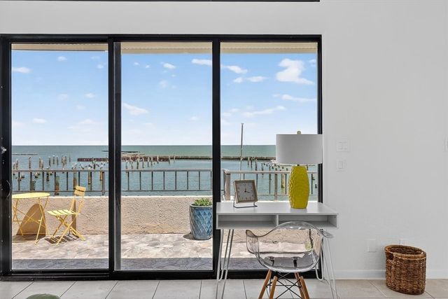 1400 E Ocean Dr 2, Corpus Christi, TX 78404