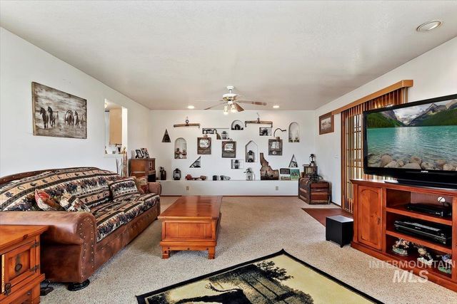 1289 E 2350 S, Bliss, ID 83314