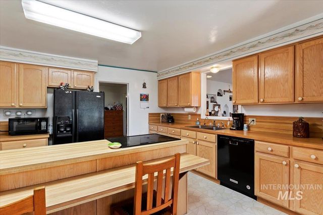 1289 E 2350 S, Bliss, ID 83314