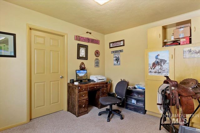 1289 E 2350 S, Bliss, ID 83314