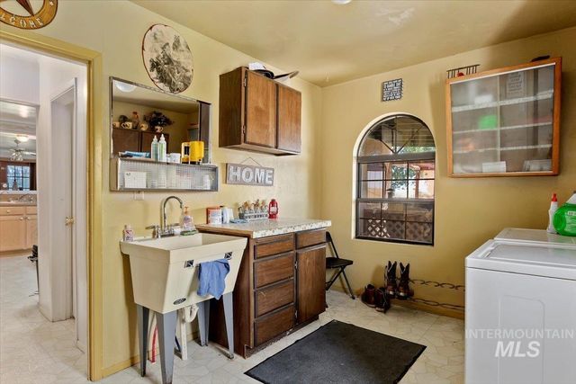 1289 E 2350 S, Bliss, ID 83314