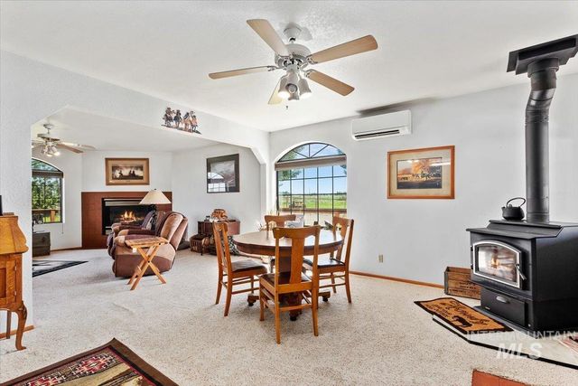 1289 E 2350 S, Bliss, ID 83314