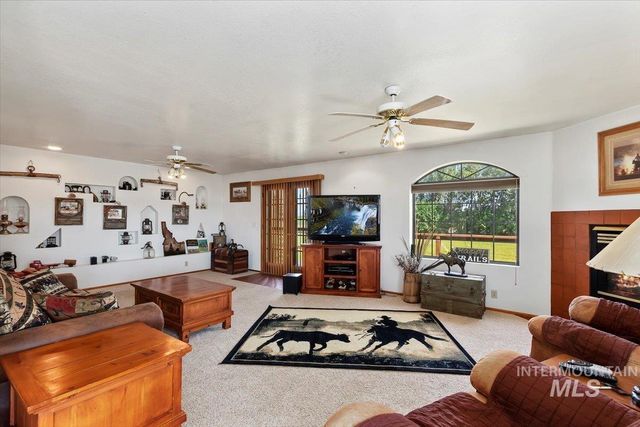 1289 E 2350 S, Bliss, ID 83314