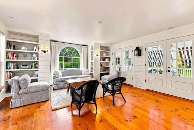 81 Central St, Andover, MA 01810