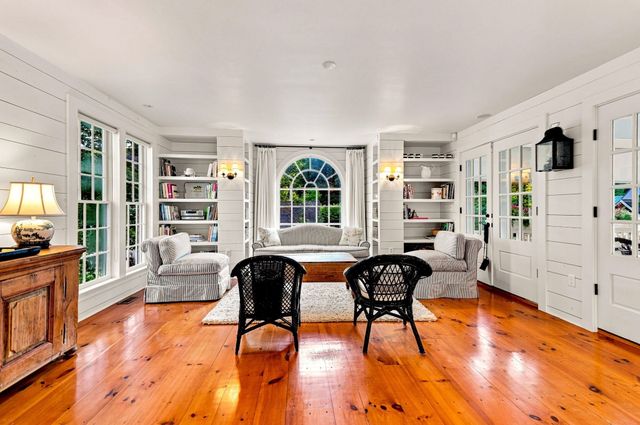 81 Central St, Andover, MA 01810