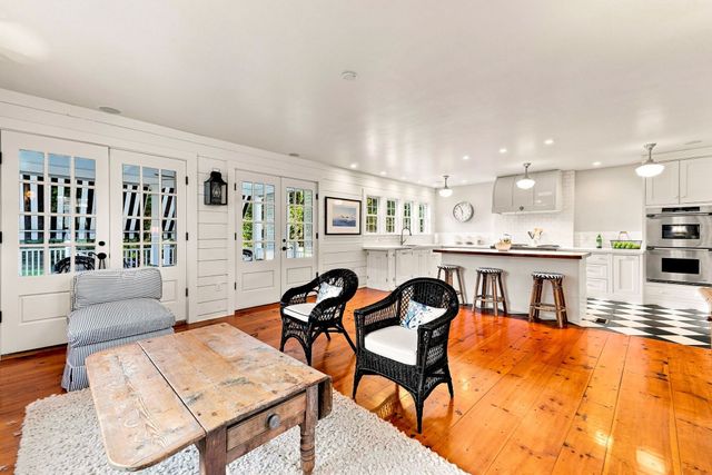 81 Central St, Andover, MA 01810