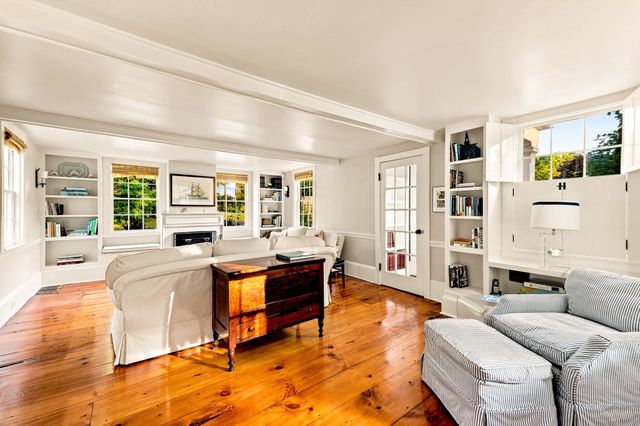 81 Central St, Andover, MA 01810