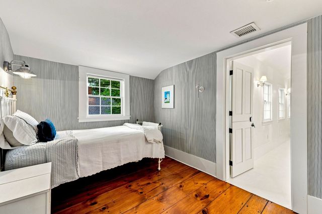 81 Central St, Andover, MA 01810