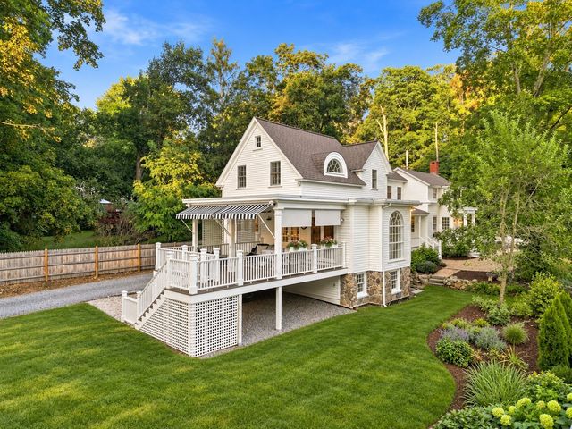 81 Central St, Andover, MA 01810