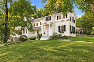 81 Central St, Andover, MA 01810